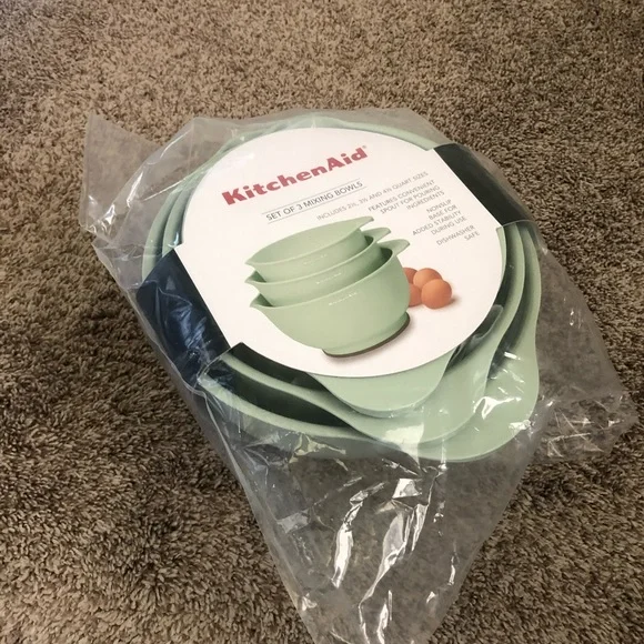 New KitchenAid Classic Mixing Bowls, Set of 3, Pistachio - Picture 4 of 5